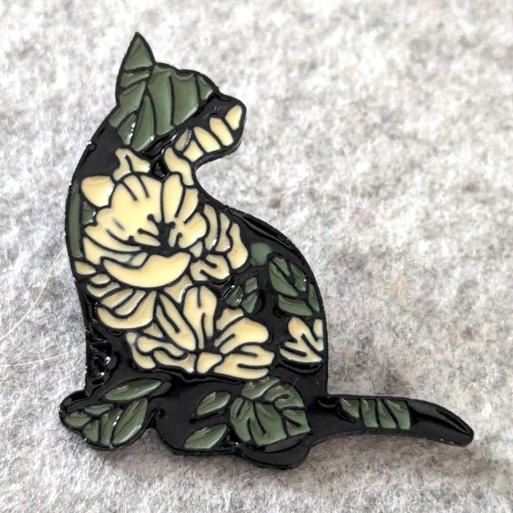 Flower Cat Pin Enamel Lapel Brooch